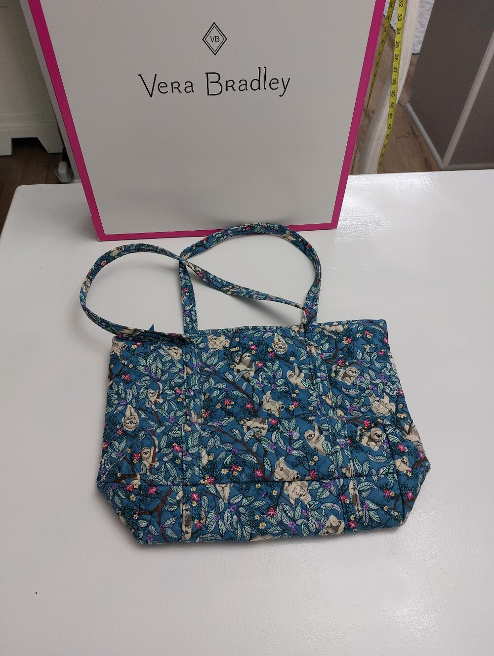 Vera Bradley Small Vera Tote Hanging Around Sloth NWOT - Picture 2 of 3